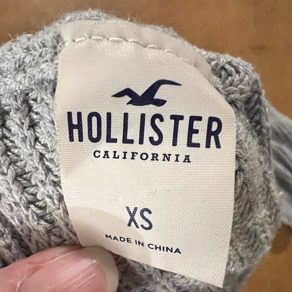 Hollister Gray knitted sweater size XS - Picture 2 of 2